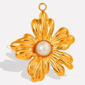 Detailed view of 304 stainless steel flower pendant with natural pearl inlay in gold finish