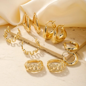 Fashion Gold Plated Copper Zirconia Earrings U-Shaped Geometric Wave Hoop Earrings Elegant Commuting Jewelry Accessories For Women