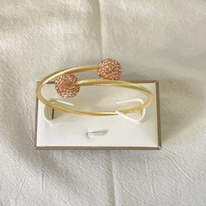 Bracelet élégant en acier inoxydable doré 18 carats avec boules serties de diamants brillants