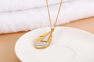 Detail of 18K gold plated stainless steel teardrop necklace set with cubic zirconia stones