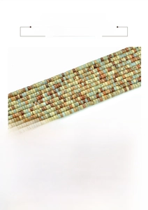Détail macro de perles d'espacement en pierre de serpent naturelle 2x4mm pour bijoux