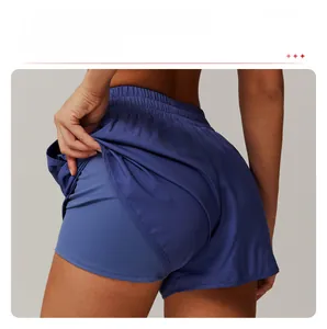 Détail du short de yoga taille haute montrant la doublure intérieure anti-exposition