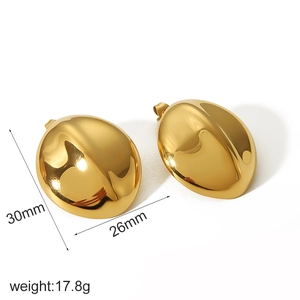 Detailed size view of 18k gold croissant earrings showing 30mm height and 26mm width