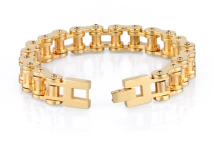 Makroaufnahme von 18K vergoldetem Edelstahl Fahrradketten Armband für Herren
