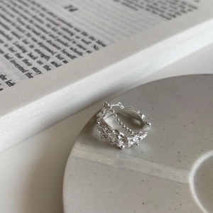 Irregular textured S925 sterling silver bead chain ring on ceramic tray