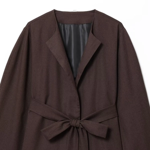 Cappotto kimono da donna in lino marrone scuro con cintura coordinata e scollo a V chic