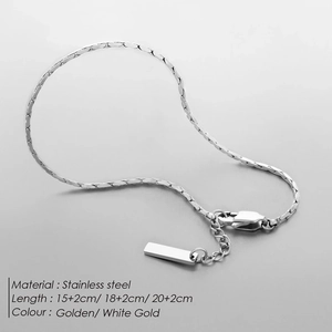 Détail du bracelet chaîne en acier inoxydable avec longueurs et fermoir mousqueton