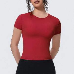 T-shirt de yoga rouge ajusté fabriqué en tissu respirant à séchage rapide et haute élasticité