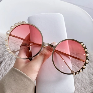 Round pink gradient sunglasses with pearl-embellished metal frames for fashionable women
