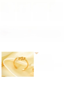 Detaillierte Makroansicht des 18K vergoldeten Edelstahl-Knotenrings mit offenem Design