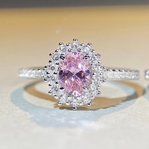Glitzernder 925 Silberring mit ovalem rosa Diamant und Snowflake Halo Einstellung