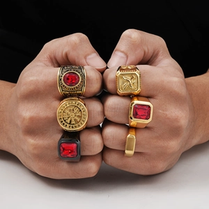 Bague aigle pour homme plaquée or 18 carats avec zircon rouge et gravures marines