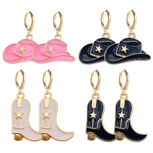 Détails des boucles d'oreilles bottes et chapeaux de cowboy avec étoiles dorées en émail