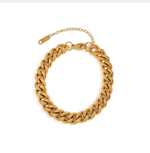 Detail of 18K gold stainless steel Cuban chain bracelet with lobster clasp and tag