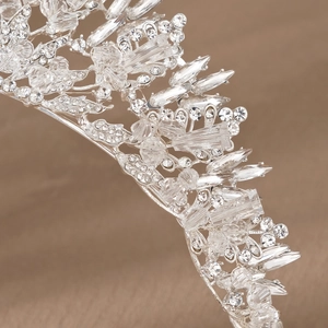 Close-up of silver bridal crown featuring exquisite crystal rhinestones and alloy craftsmanship