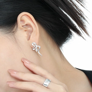 Elegant S925 sterling silver snake earrings and textured zircon ring set worn by a model