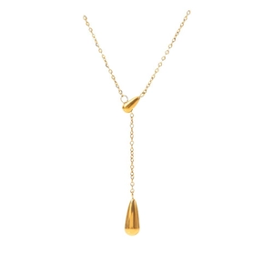 Collier élégant en Y avec pendentif goutte d'or et chaîne à curseur sur fond blanc