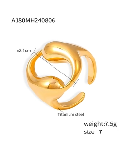 Detail of 18k gold plated titanium steel ring showing product weight and 2.1cm diameter