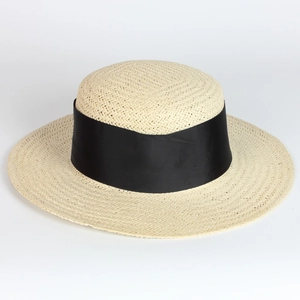Chapeau de paille à sommet plat avec large ruban noir pour protection solaire d'été chic