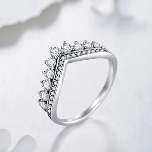 Classic S925 sterling silver crown V-shaped ring with pavé-set cubic zirconia crystals