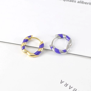 Minimalist wavy enamel hoop earrings in gold and silver finish with purple drip oil