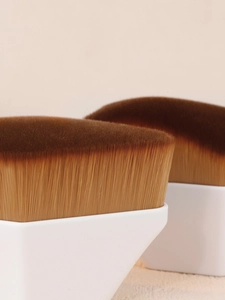 Macro shot of high-density hexagonal foundation brush fibers with soft dual-tone bristles