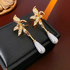Flower Artificial Pearl Stud Earrings For Women With Silver Earring Post Water Drop Elegant French Retro 14K Gold Plated Jewelry