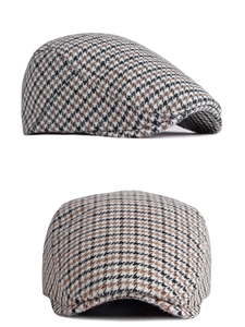 Vue détaillée de profil et de face du béret en laine pied-de-poule au tissu tweed classique