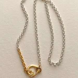 Detailed close-up of 925 sterling silver chain with mixed gold and silver link design