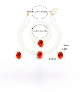 Ensemble détaillé de collier de perles double rang, bracelet et boucles d'oreilles