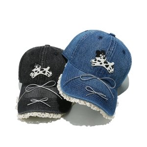 Casquette en jean mignonne avec bordure en dentelle, nœud et broderie de chien