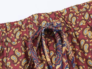 Détail du pyjama cachemire rouge avec taille élastique et cordon de serrage réglable