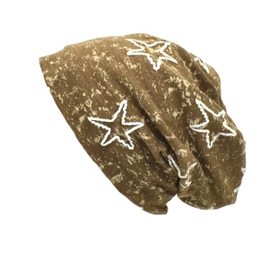 Bonnet slouchy marron avec imprimé étoile blanche et style tricot tie-dye rétro