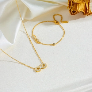 Ensemble collier et bracelet en acier inoxydable doré 18 carats avec pendentif infini