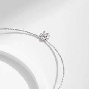 Minimalist s925 silver flower choker necklace with sparkling diamond and sandblasted texture