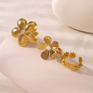 Chic 18K gold plated stainless steel floral rings set with pearls and zircons