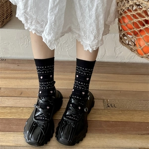 Chaussures Mary Jane noires à plateforme avec lanières et chaussettes à motifs de cœur