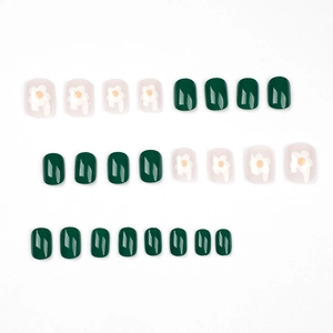 Glossy forest green and white daisy pattern short square press-on nails set