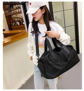 Black large capacity travel bag with dry-wet separation and adjustable shoulder strap