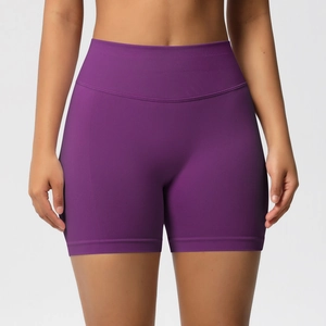 Détail du short de fitness violet sans couture à taille haute avec large ceinture côtelée