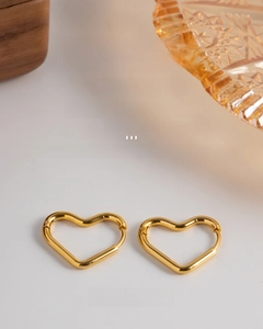 Detail of 18K gold plated heart hoop earrings in waterproof stainless steel material