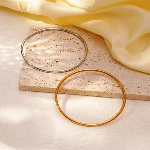 Minimalistischer Edelstahl Armreif Für Damen 18K Vergoldeter Runder Armreif Polierter Modeschmuck Armband Geschenk