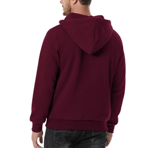 Vista posteriore di una felpa bordeaux con cappuccio da uomo con fodera in pile