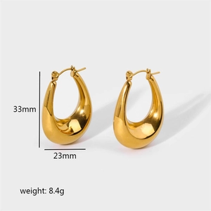 Detailansicht der Maße 33x23mm und 8,4g Gewicht der klobigen 18K Gold-Tropfenohrringe