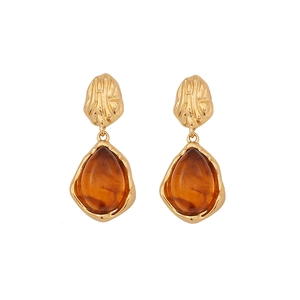 Retro amber resin stud earrings with textured gold stainless steel drop design