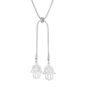 Collier élégant en titane argenté à maille serpent avec pendentifs Main de Fatma