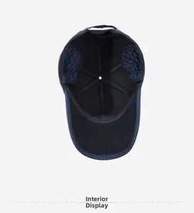 Vue intérieure de la casquette d'hiver montrant les protège-oreilles matelassés