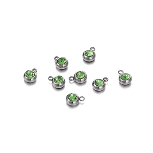 Détail de breloques en zircone verte 6mm sur monture en acier inoxydable doré pour bijoux