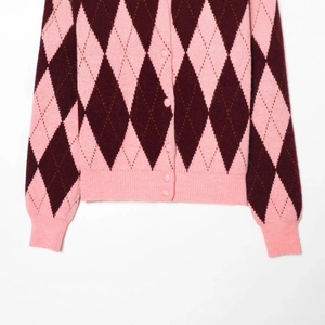 Women's pink argyle diamond knit cardigan with single-breasted buttons and ribbed edges