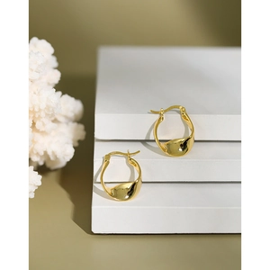 Minimalist S925 sterling silver twisted hoop earrings with elegant golden finish